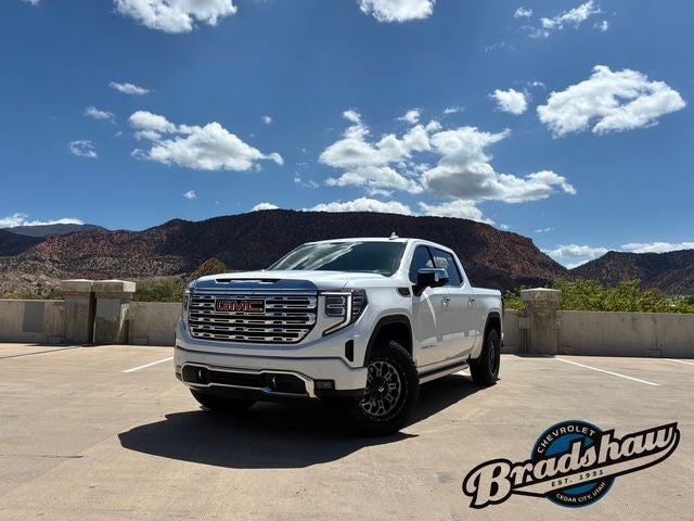 2023 GMC Sierra 4WD Crew Cab Short Box Denali's photo