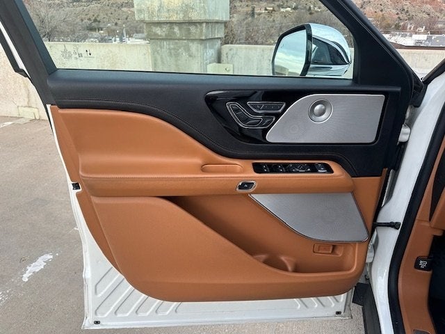 2022 Lincoln Aviator Plug-In Hybrid Black Label Grand Touring