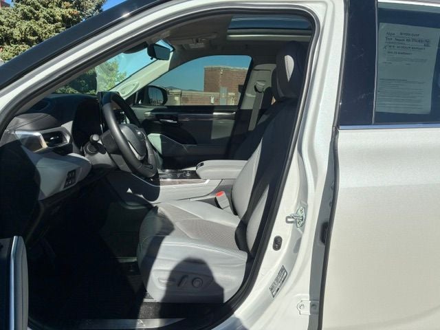 2023 Toyota Highlander Platinum