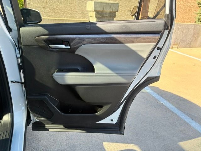 2023 Toyota Highlander Platinum